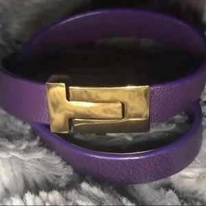 tory burch push lock T bracelet